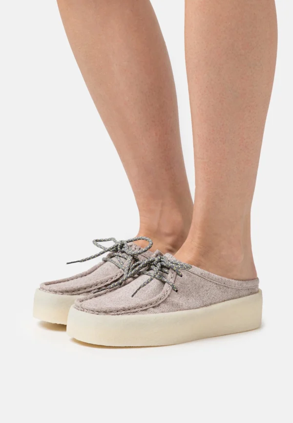 Clarks Originals Wallabee Cup – Mules – Grey garantis authentique 1