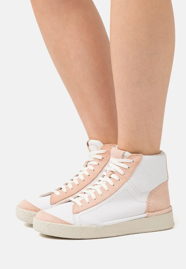 Clarks Craftcup Rise – Baskets Montantes – Pale Peach Boutique 1