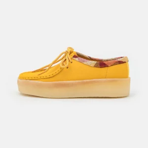 Retour Facile et Gratuit Clarks Originals Wallabee Cup – Mocassins – Yellow 10