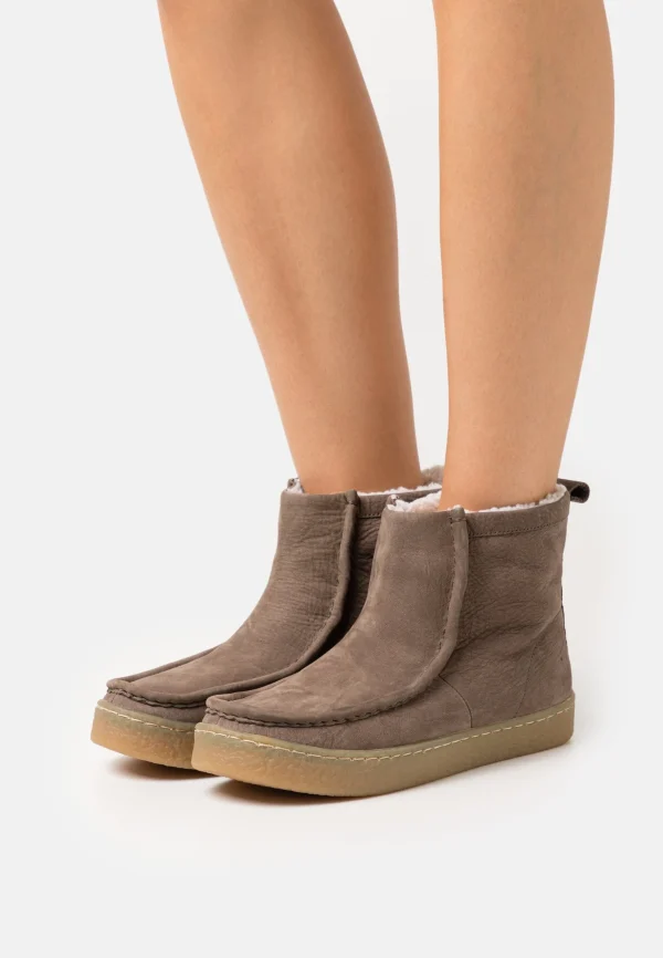 Clarks Barleigh Pull – Boots À Talons – Taupe online boutique 1