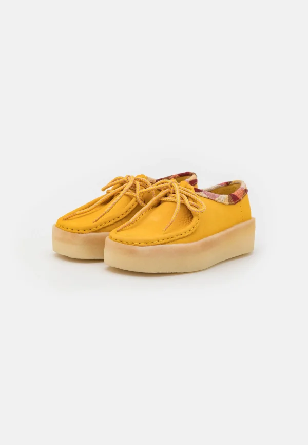 Retour Facile et Gratuit Clarks Originals Wallabee Cup – Mocassins – Yellow 4