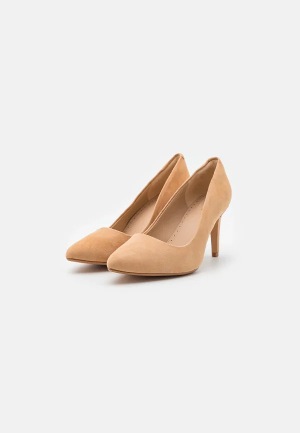 mode pas chere Clarks Laina Rae – Escarpins À Talons Hauts – Beige 4