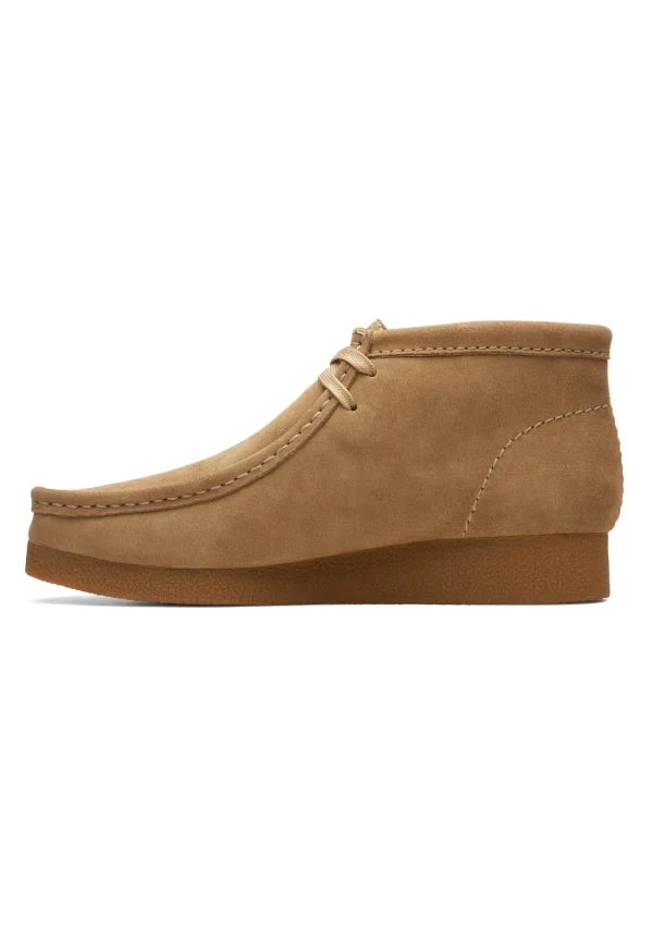 Clarks Wallabeeevobt – D – Chaussures À Lacets – Dark Sand Suede pas cher 1