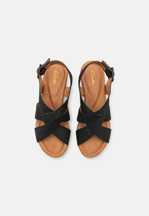 Retour gratuit en magasin. Clarks Elleri Rae – Sandales À Plateforme – Black 7