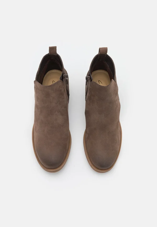 Clarks Memi Zip – Boots À Talons – Taupe Retour gratuit en magasin. 7