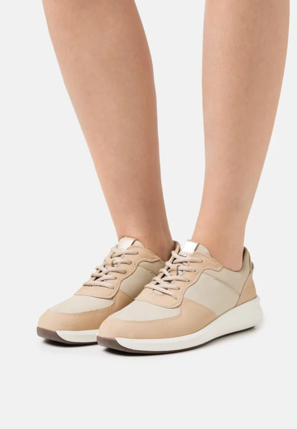 site officiel Clarks Un Rio Sprint – Baskets Basses – Beige Combiné 1