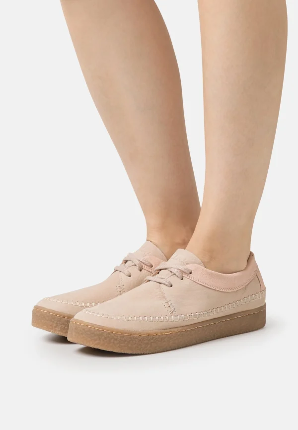 Clarks Barleigh Weave – Derbies – Light Sand Combination mode 1